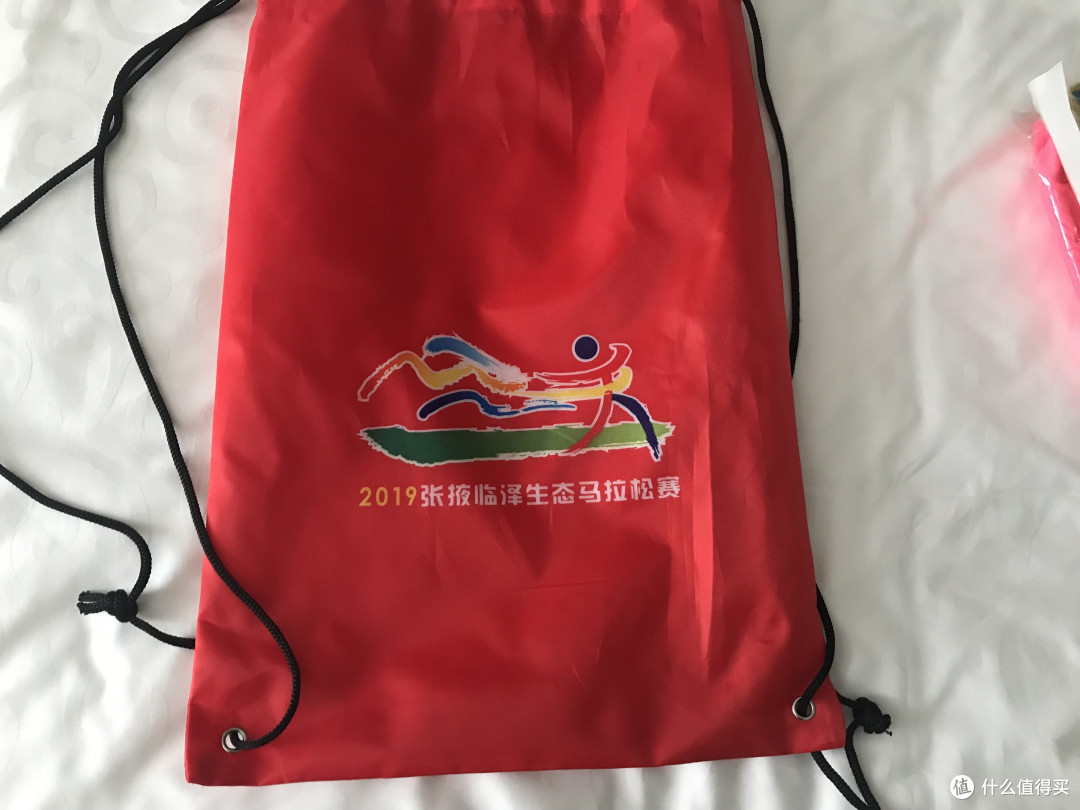 2019张掖临泽生态马拉松赛之一:小有创新的参赛包