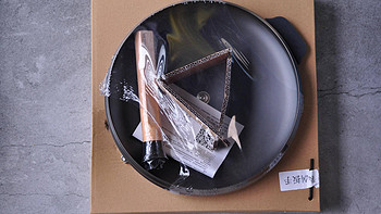 圈厨无涂层精铁不锈钢炒锅外观展示(手柄|锅盖|锅体|铆钉)