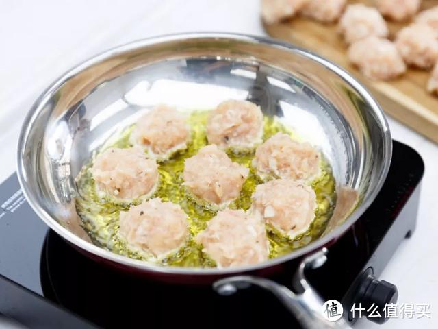 生酮食谱：健康鸡肉丸子配黄瓜意面