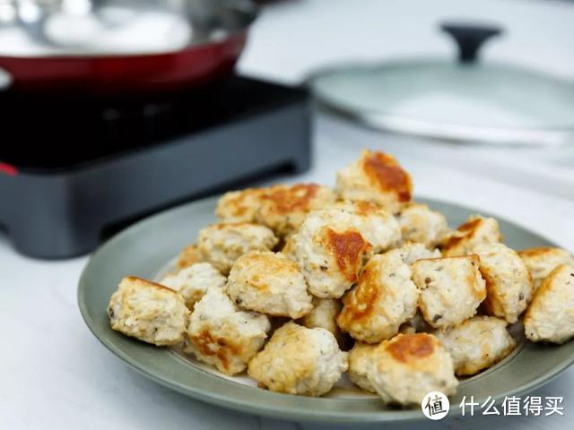 生酮食谱：健康鸡肉丸子配黄瓜意面