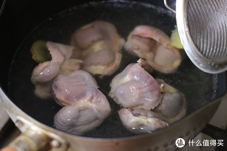 鸡胗这样做，吃起来超过瘾，下酒下饭两相宜