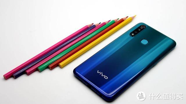 配置性能以及外观均衡，堪称次旗舰，惊喜要远大于遗憾-vivo Z5x