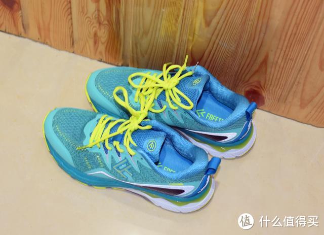 缓震设计+针织面科，小米有品上线专业级运动跑步鞋，售价349元
