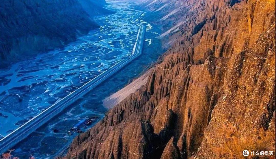 独山子大峡谷正在揭开神秘面纱,惊喜等你来见证!