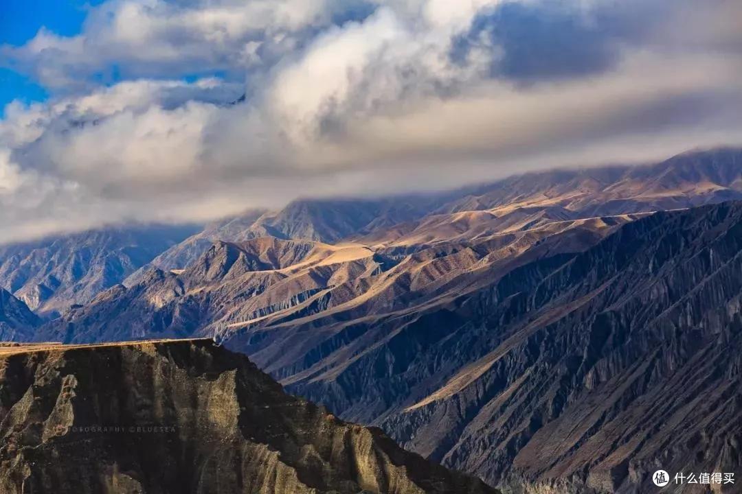独山子大峡谷正在揭开神秘面纱,惊喜等你来见证!