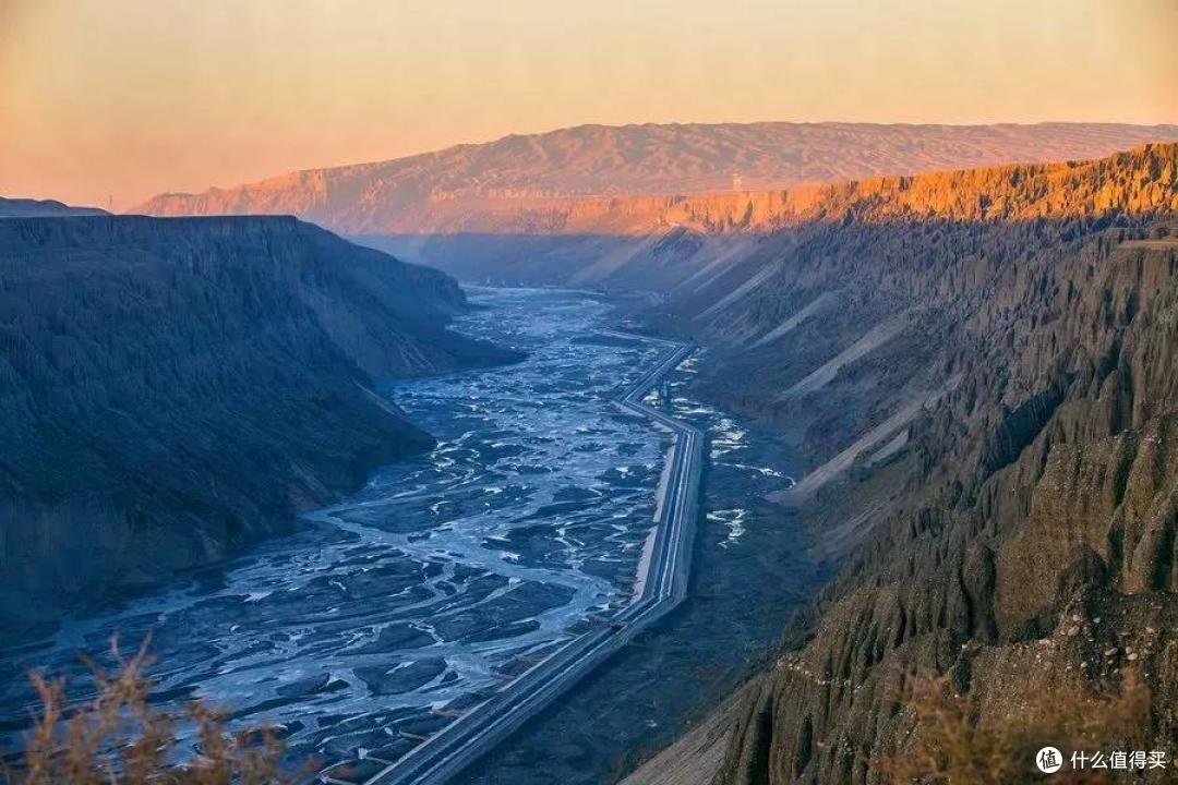 独山子大峡谷正在揭开神秘面纱,惊喜等你来见证!