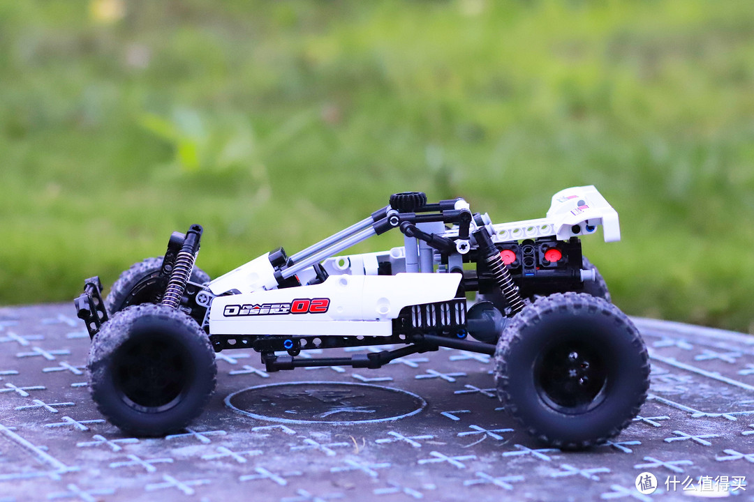 米兔积木沙漠赛车带来的乐趣拼装、机械构造学习和激情赛车体验