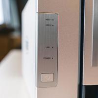 铁威马F2-210网络存储外观展示(指示灯|网口|按键|风扇)