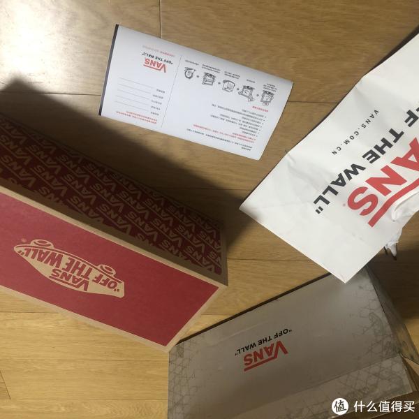 还给了一个只能容一个鞋盒的纸袋子