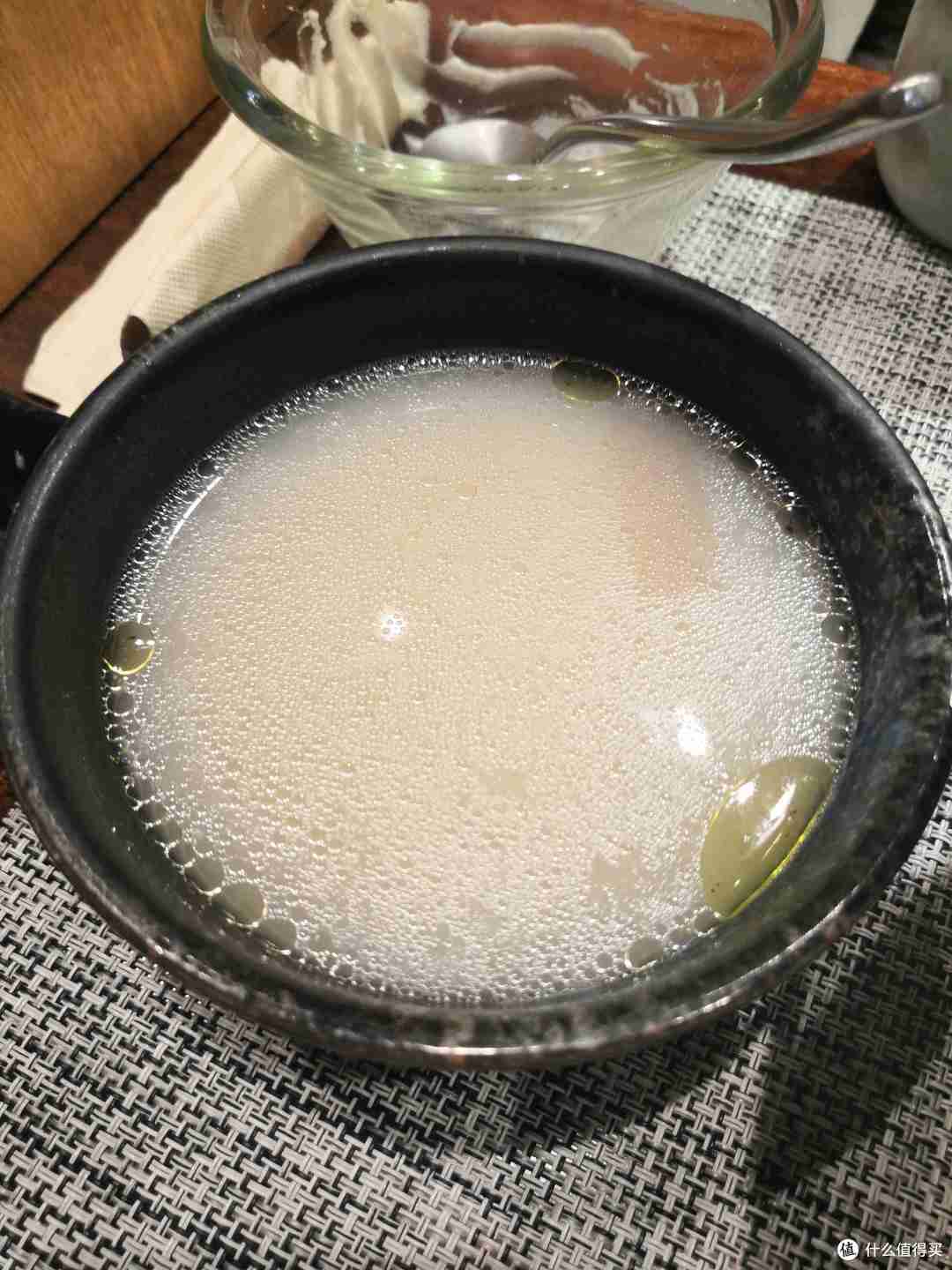 鱼跃此间塘「难得一面」
