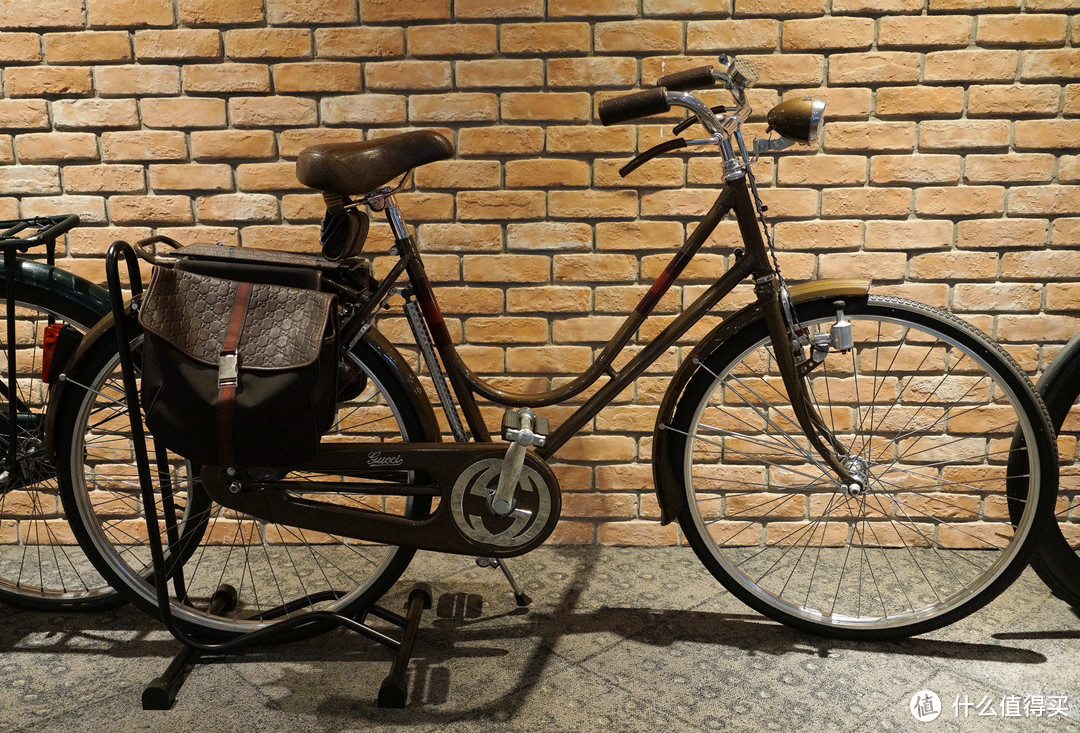 这家网红酒店其中一层走廊，居然是一座琳琅满目的自行车博物馆？