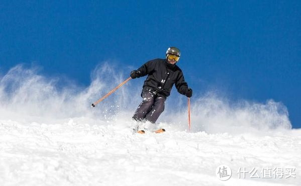 炎热夏季的滑雪圣地，在这个与中国反季节的国家里，探寻新玩法