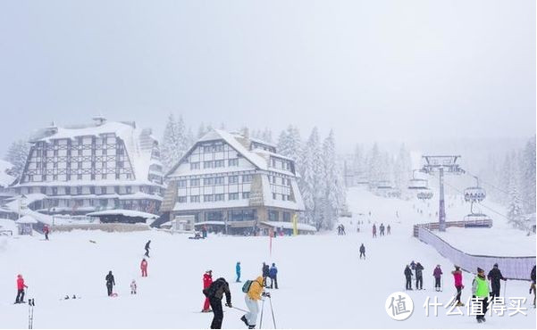 炎热夏季的滑雪圣地，在这个与中国反季节的国家里，探寻新玩法