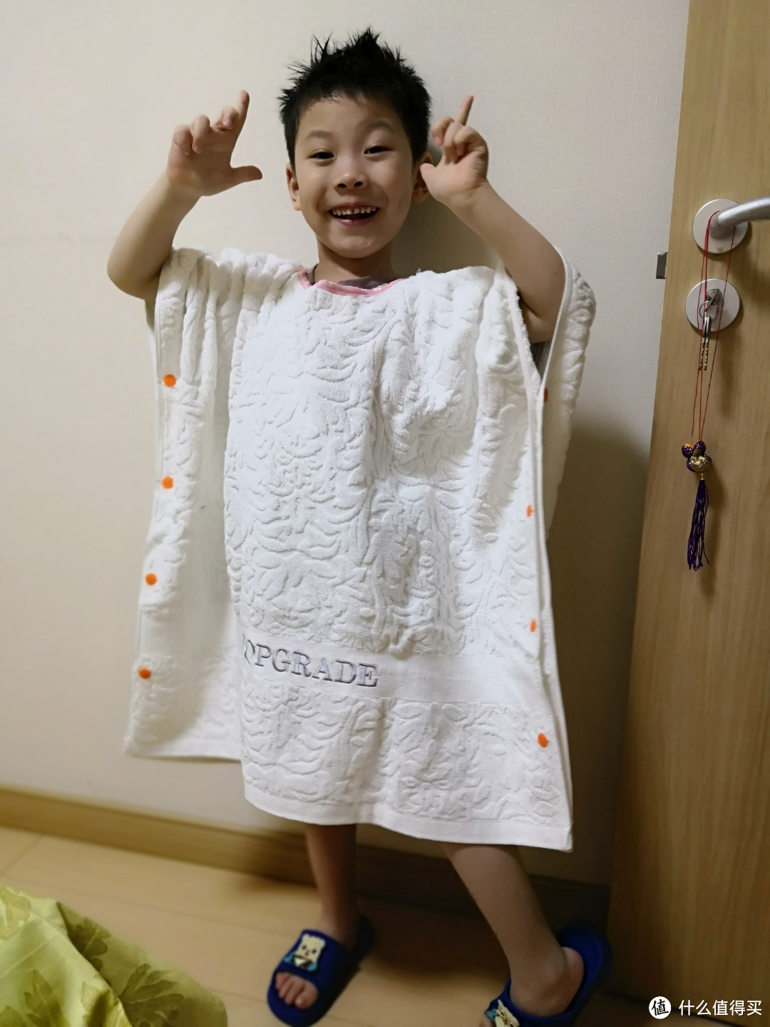 夏日戏水必备——普通1浴巾如何diy改成儿童浴袍
