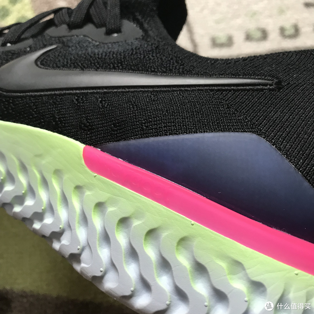 亮骚中底！NIKE EPIC REACT FLYKNIT 2 跑步鞋