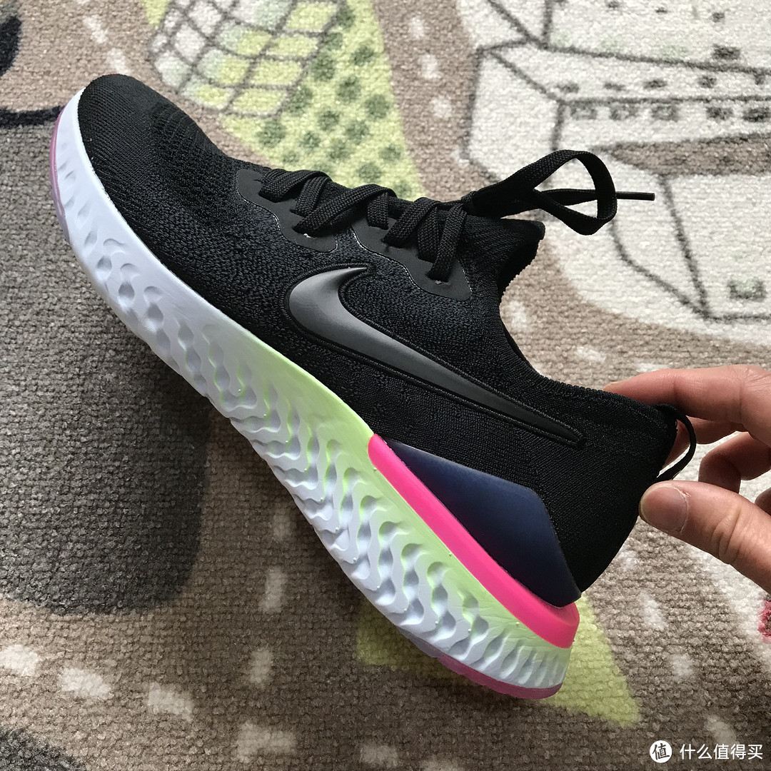 亮骚中底！NIKE EPIC REACT FLYKNIT 2 跑步鞋