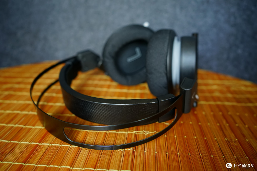 RGB+7.1!万魔(1MORE)Spearhead VR 7.1声道游戏耳机开箱&评测