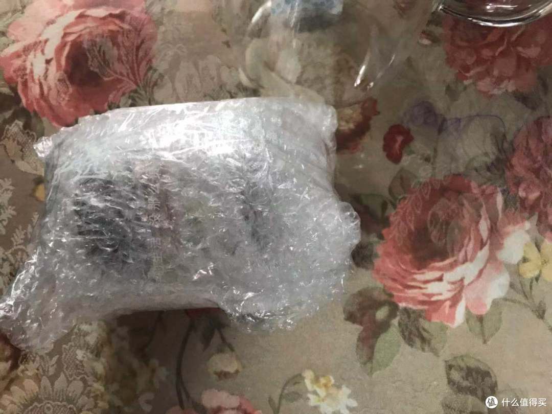 包裹的严严实实的蜂蜜罐
