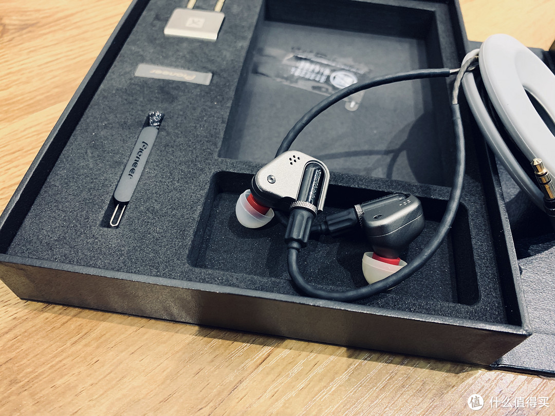 低音爆裂,crv70成为先锋现象级电音耳塞