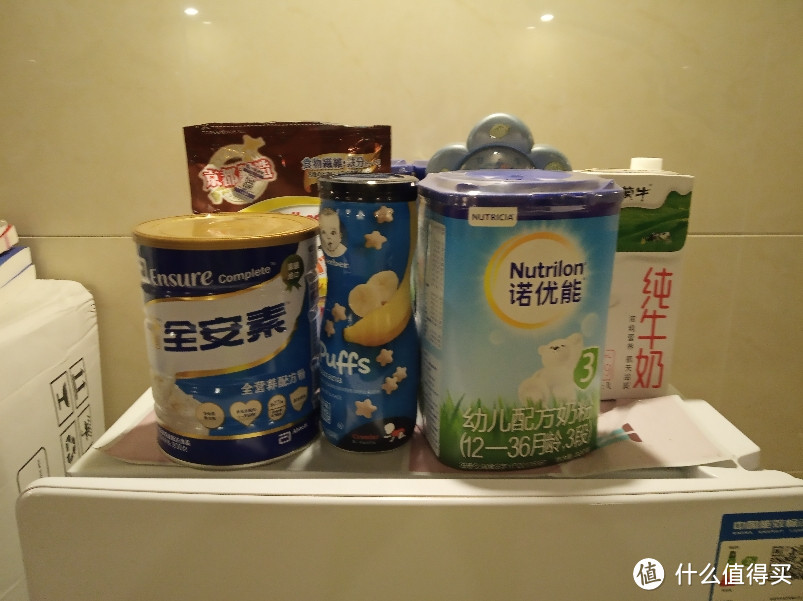 冰箱顶部