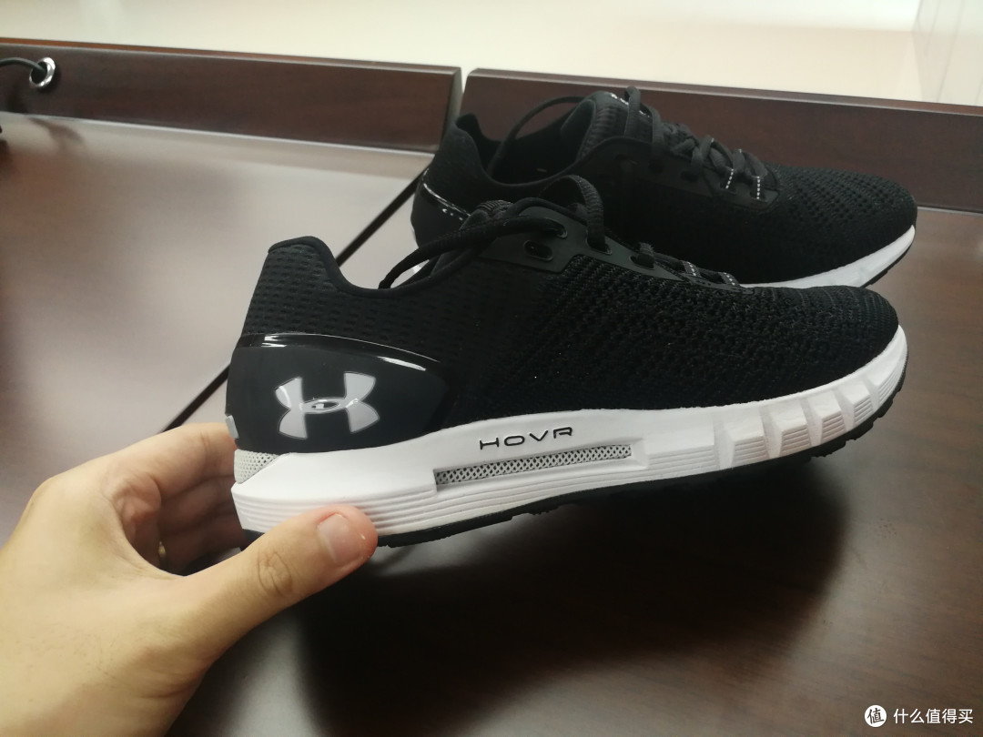 完全不走心的换代——Under Armour Hovr Sonic 2 智能跑鞋开箱