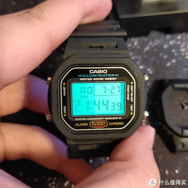 这是蓝色还是绿色？