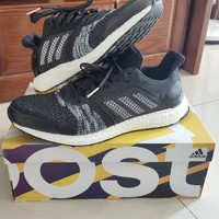 阿迪达斯 UltraBOOST st m跑鞋外观展示(鞋面|鞋舌|鞋头|鞋跟|鞋底)