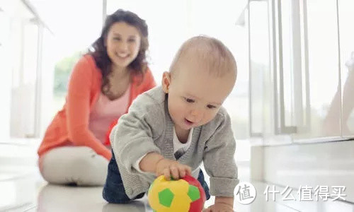 想让宝宝学会正确爬行姿势，家长需要充足准备！8款游戏围栏测评教你如何应付爬行期