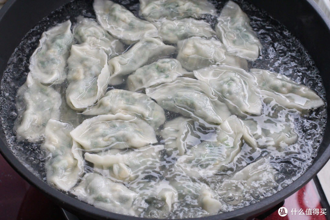 老公最爱这个馅的饺子,皮薄馅大、鲜美无比,一口一个吃着真过瘾