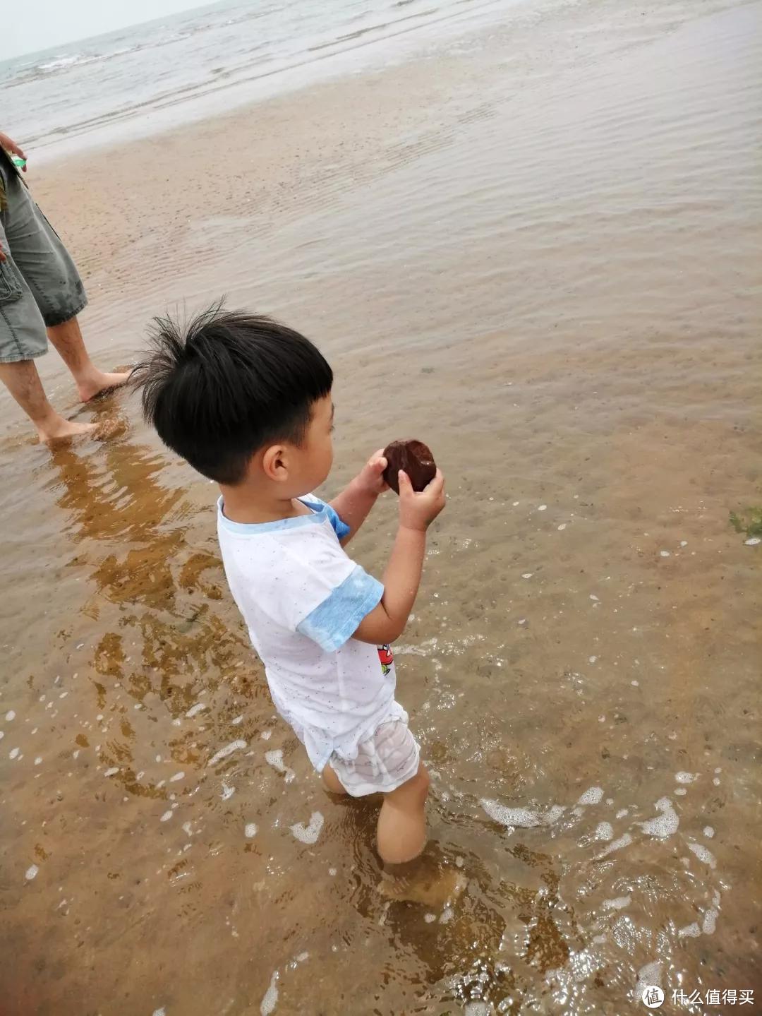 暑假带孩子出游，行李箱里一定要带上这件神器！