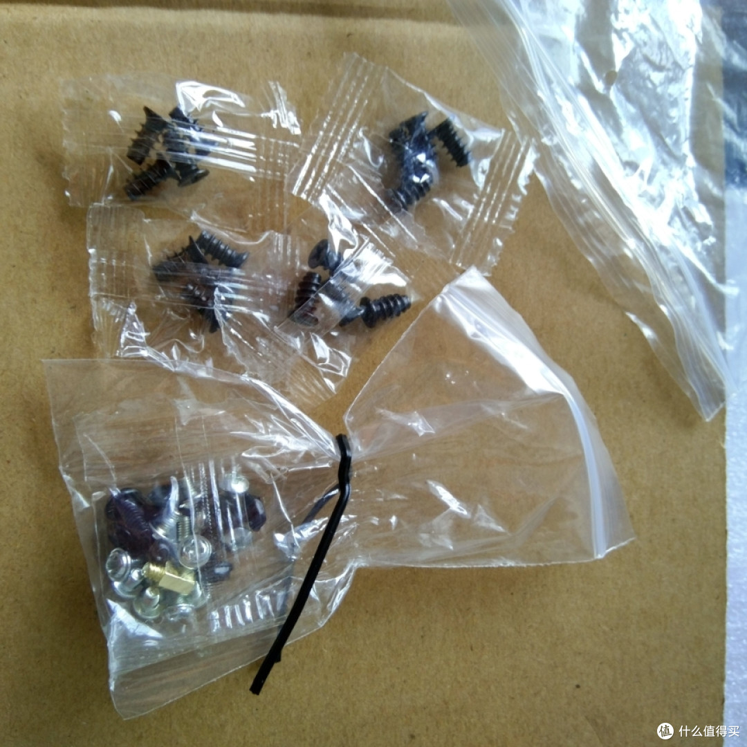 少得可怜的配件