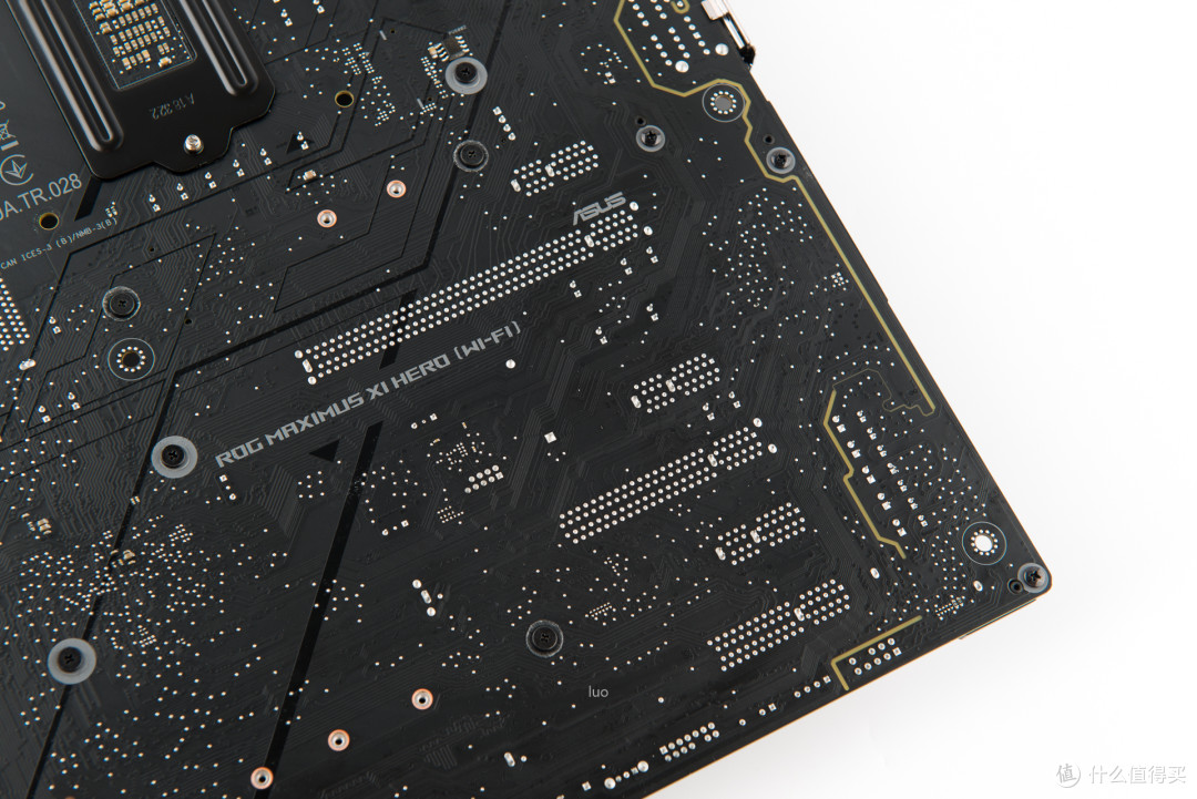 『 以ROG信仰之名 』ROG Strix Helios 装机作业