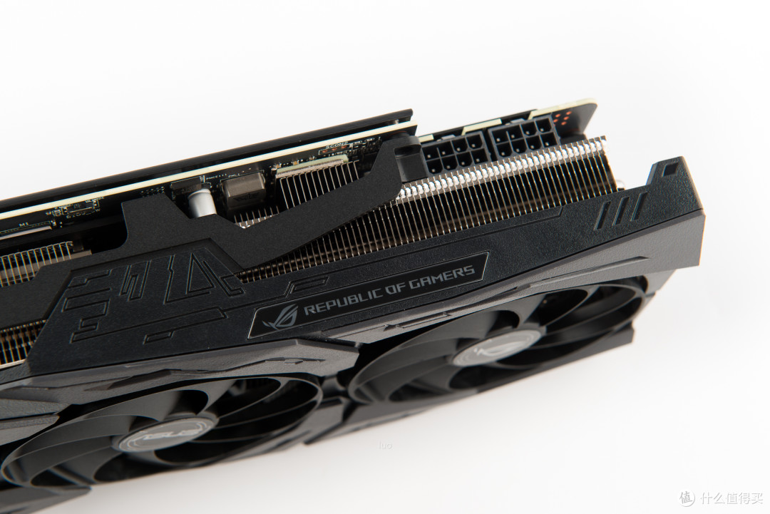 『 以ROG信仰之名 』ROG Strix Helios 装机作业