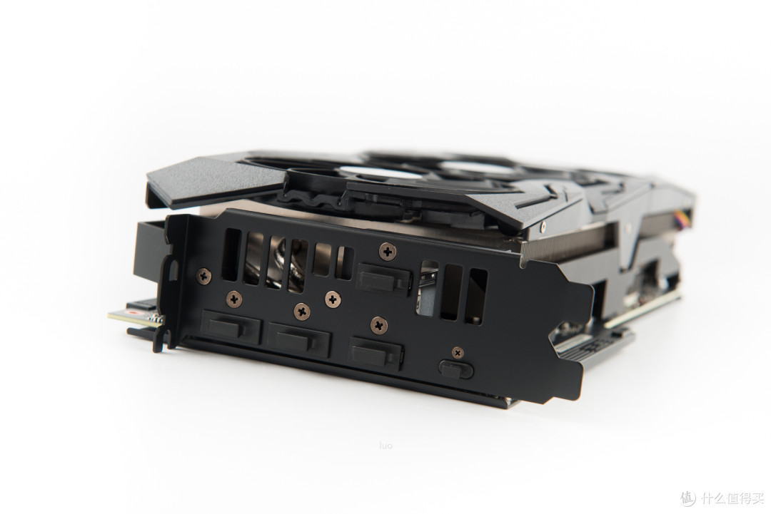 『 以ROG信仰之名 』ROG Strix Helios 装机作业