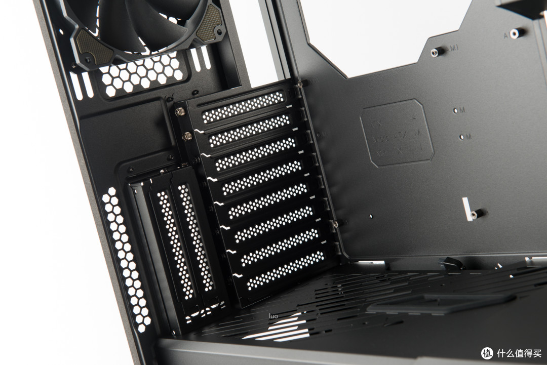 『 以ROG信仰之名 』ROG Strix Helios 装机作业