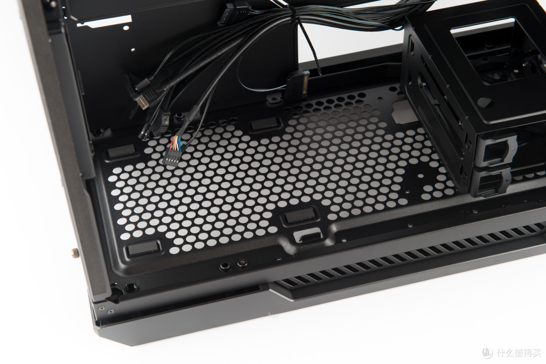 『 以ROG信仰之名 』ROG Strix Helios 装机作业