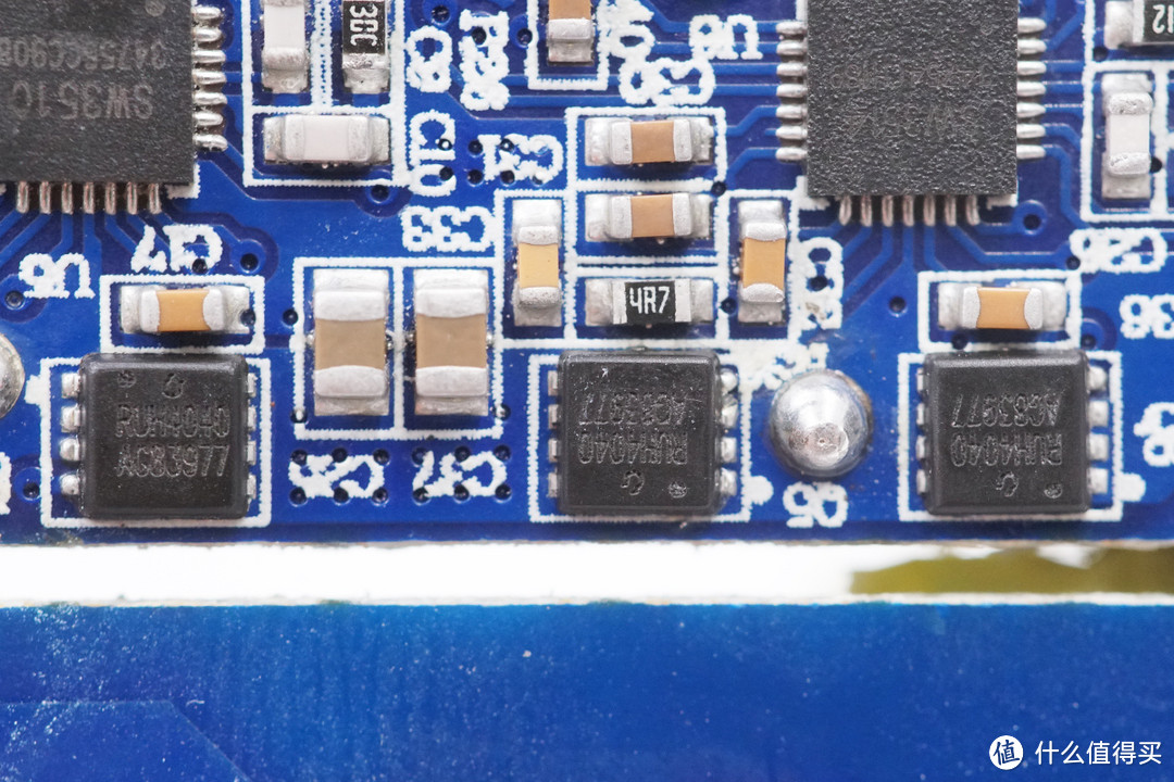 拆解报告:倍思60W 2A1C USB PD充电器