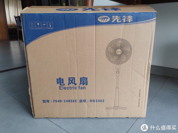 包装正面，品牌、型号、产品图案。