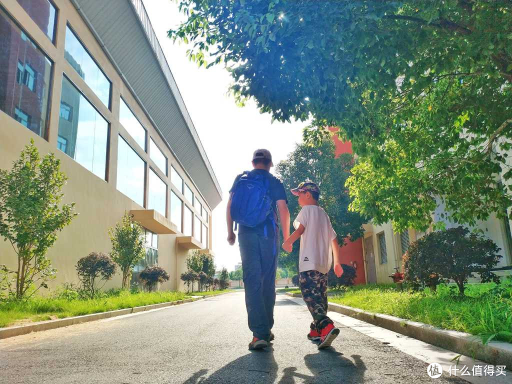 如何为读小学三年级的孩子挑选书包?