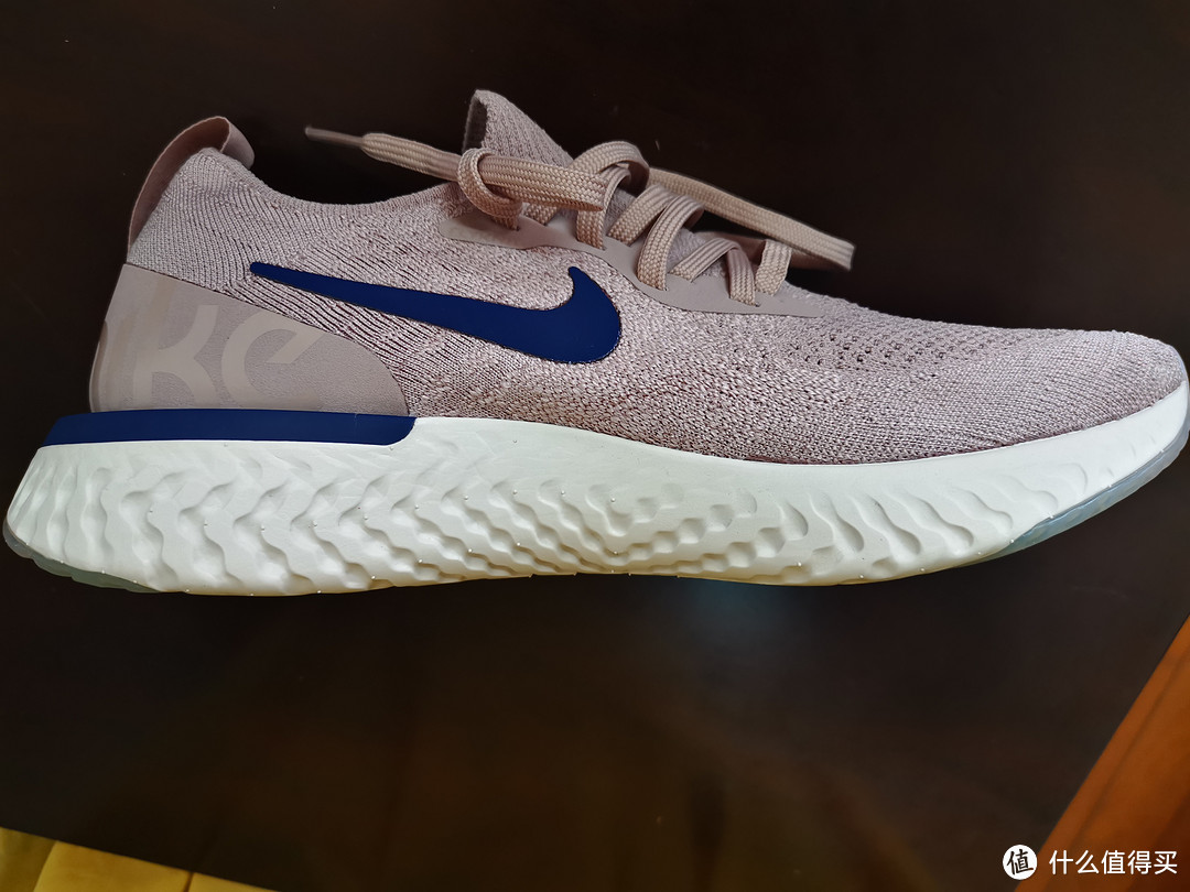 好看又轻便——Nike Epic React Flyknit 跑鞋开箱