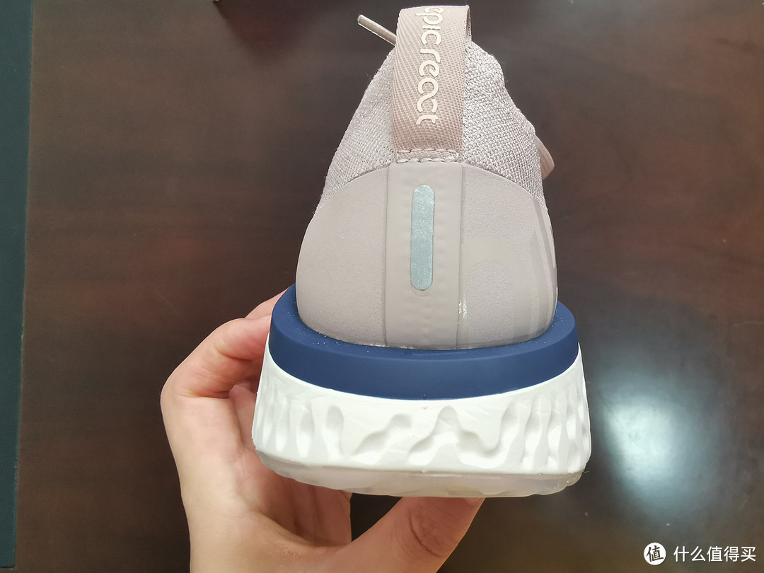 好看又轻便——Nike Epic React Flyknit 跑鞋开箱