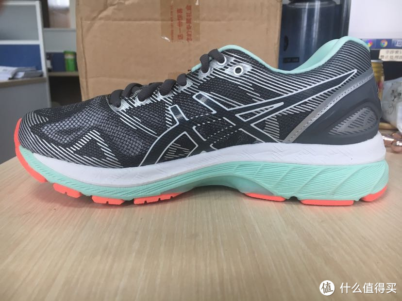 赚了一个亿——跑鞋之王Asics gel-nimbus 19简单开箱