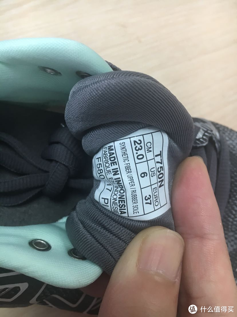 赚了一个亿——跑鞋之王Asics gel-nimbus 19简单开箱