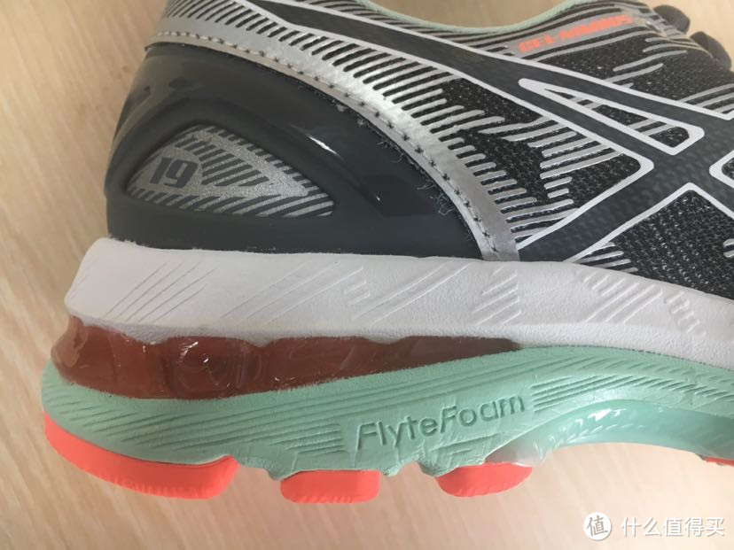 赚了一个亿——跑鞋之王Asics gel-nimbus 19简单开箱