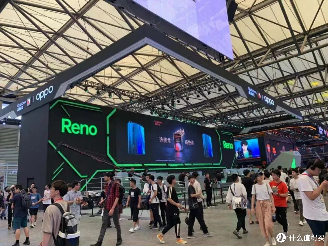 △ OPPO Reno 展台