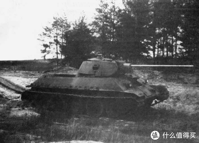 T-34/57，属于增强穿甲能力的应急方案，产量不多