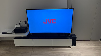 ​1500元以下谁与争锋：廉价又好用的4K 大屏幕智能电视JVC LT-55MCS780