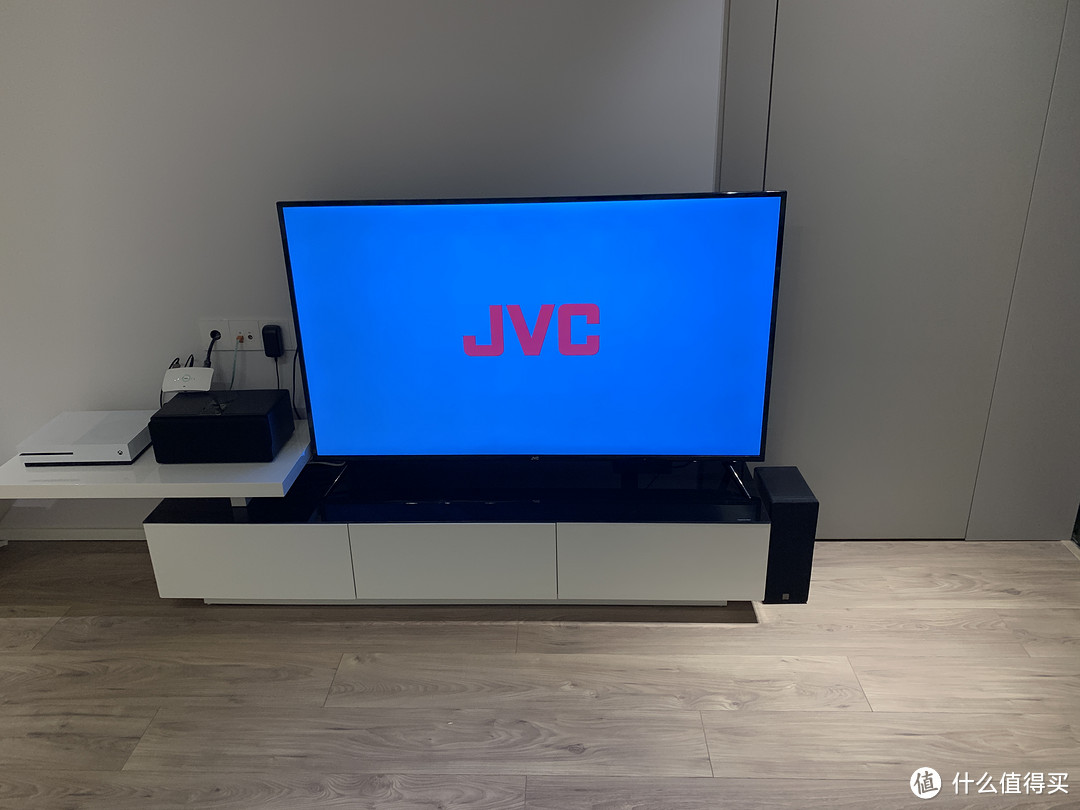 ​1500元以下谁与争锋：廉价又好用的4K 大屏幕智能电视JVC LT-55MCS780