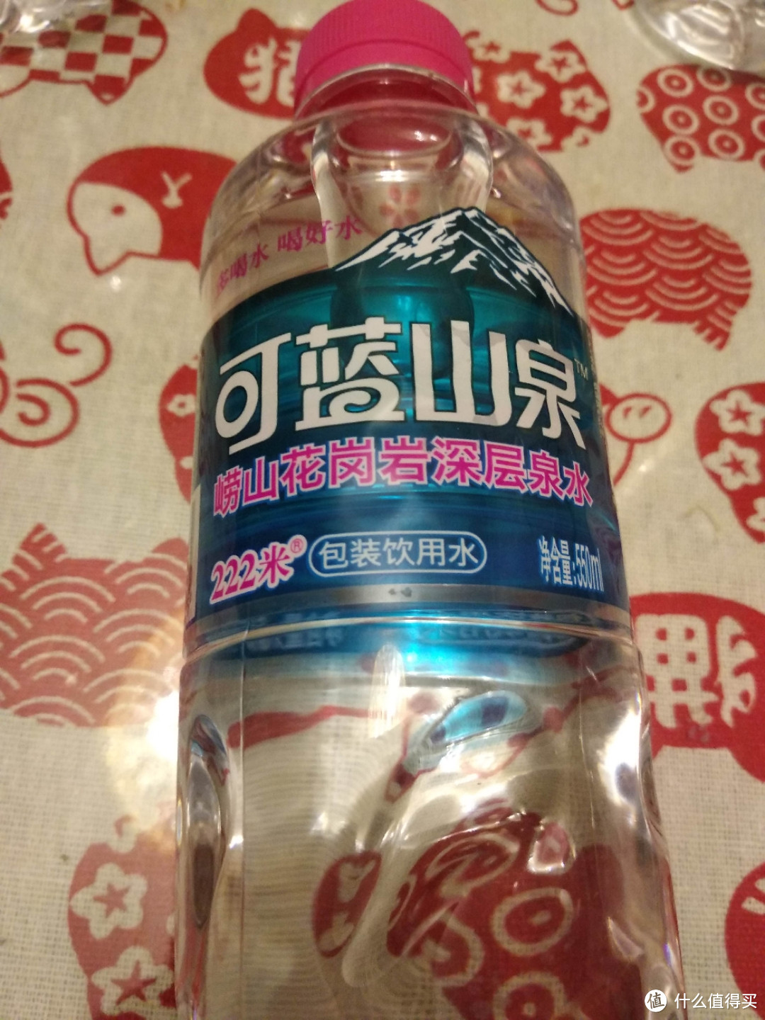 饮用矿泉水怎么选？看乡民生活家一晚全开瓶10种矿泉水口感简谈和选择建议