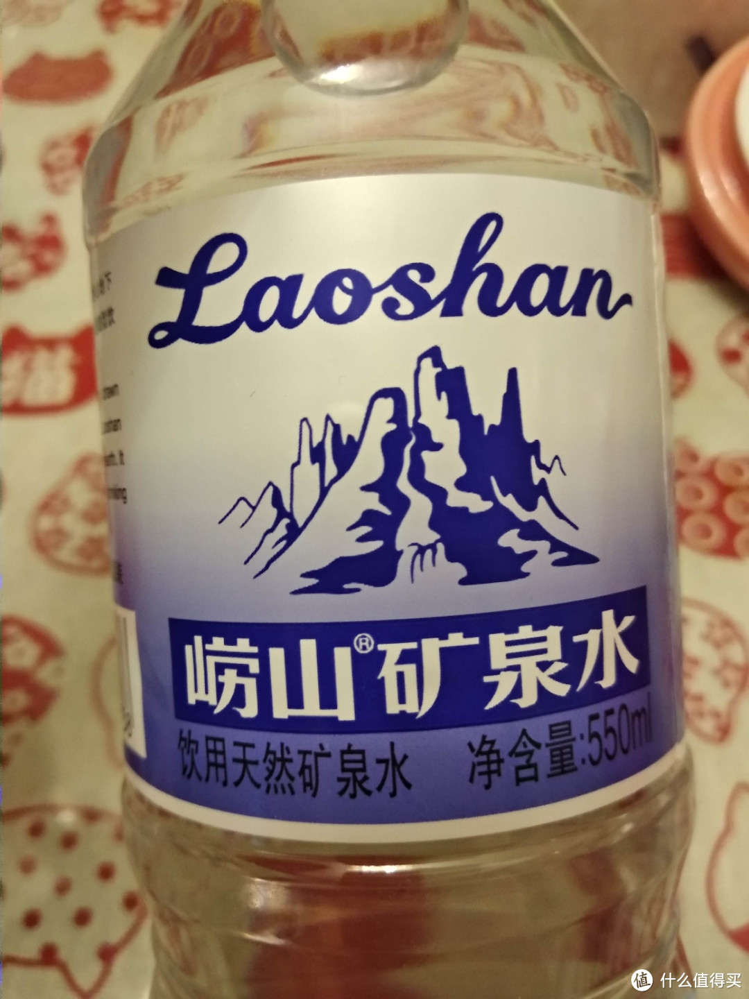 饮用矿泉水怎么选？看乡民生活家一晚全开瓶10种矿泉水口感简谈和选择建议